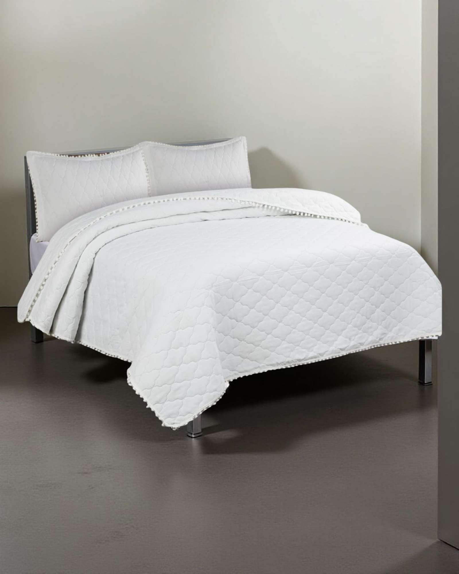 QUILT PREMIUM BLANCO BOHO-CHIC CON POMPONES PLAZA Y MEDIA - 2