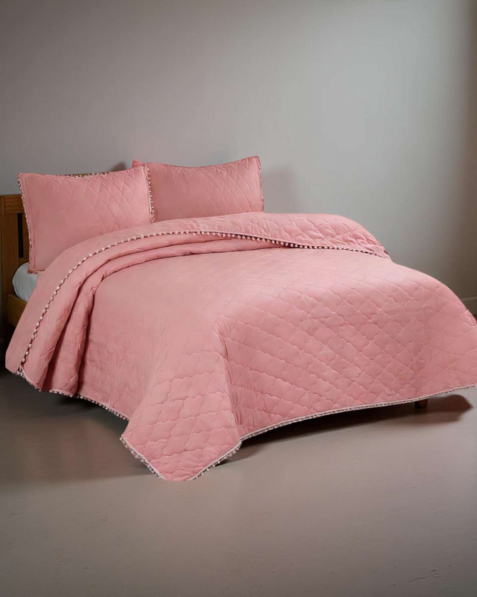 QUILT PREMIUM BLANCO BOHO-CHIC CON POMPONES 2 PLAZAS - 2