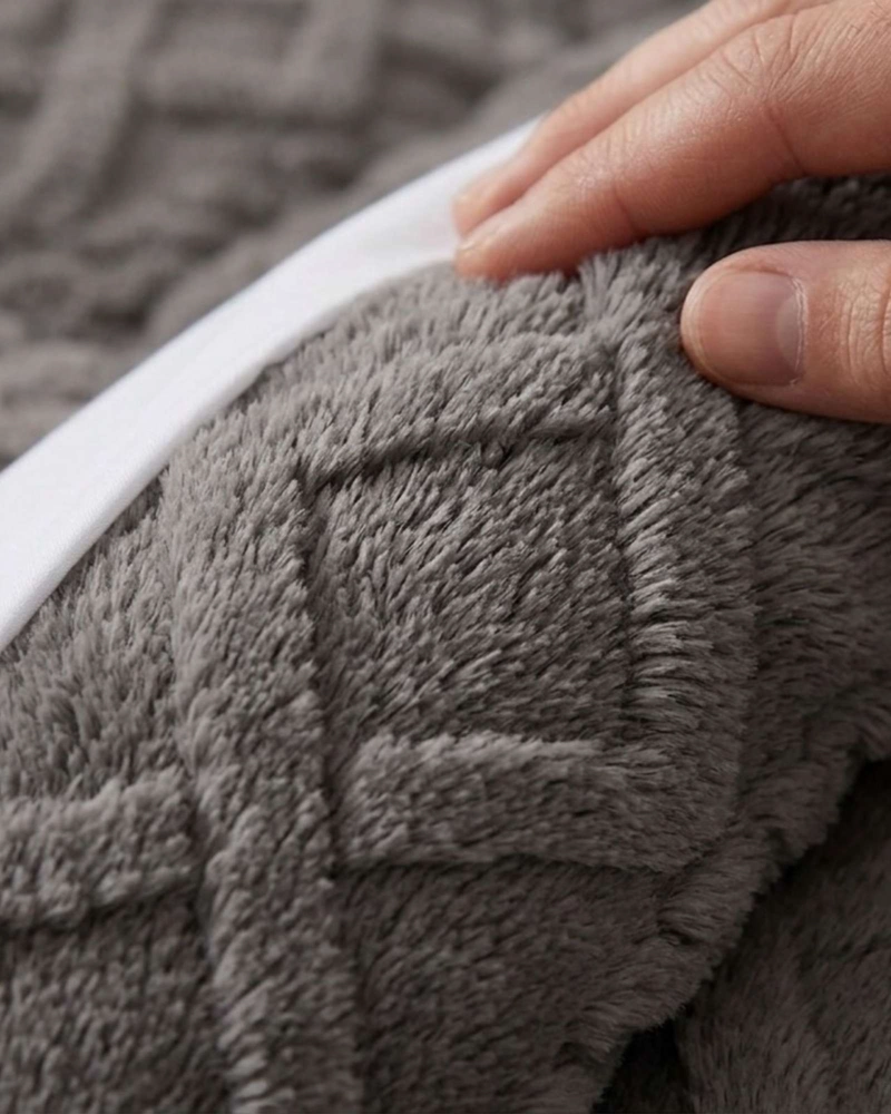 JUEGO DE CUBRECAMA SHERPA CON RELIEVE TRENZADO  2 PLAZAS - 6