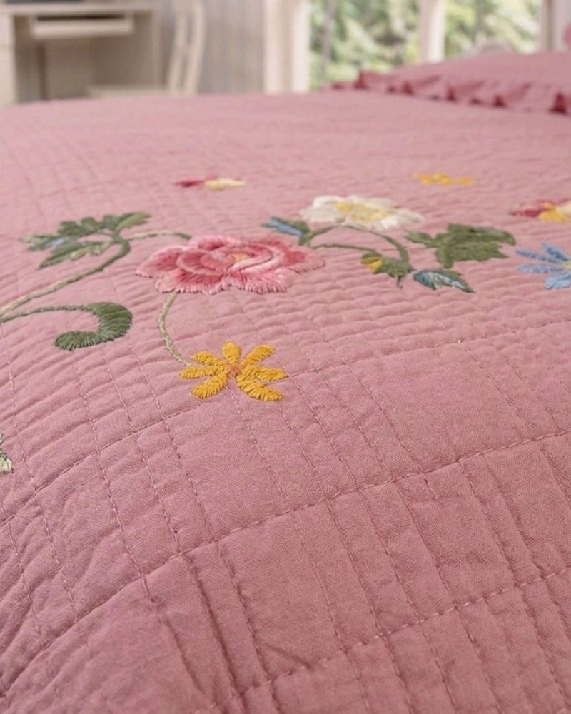 QUILT CUBRECAMA  VERANO ESTAMPADO FLORAL CON BOBOS 2 PLAZAS - 5