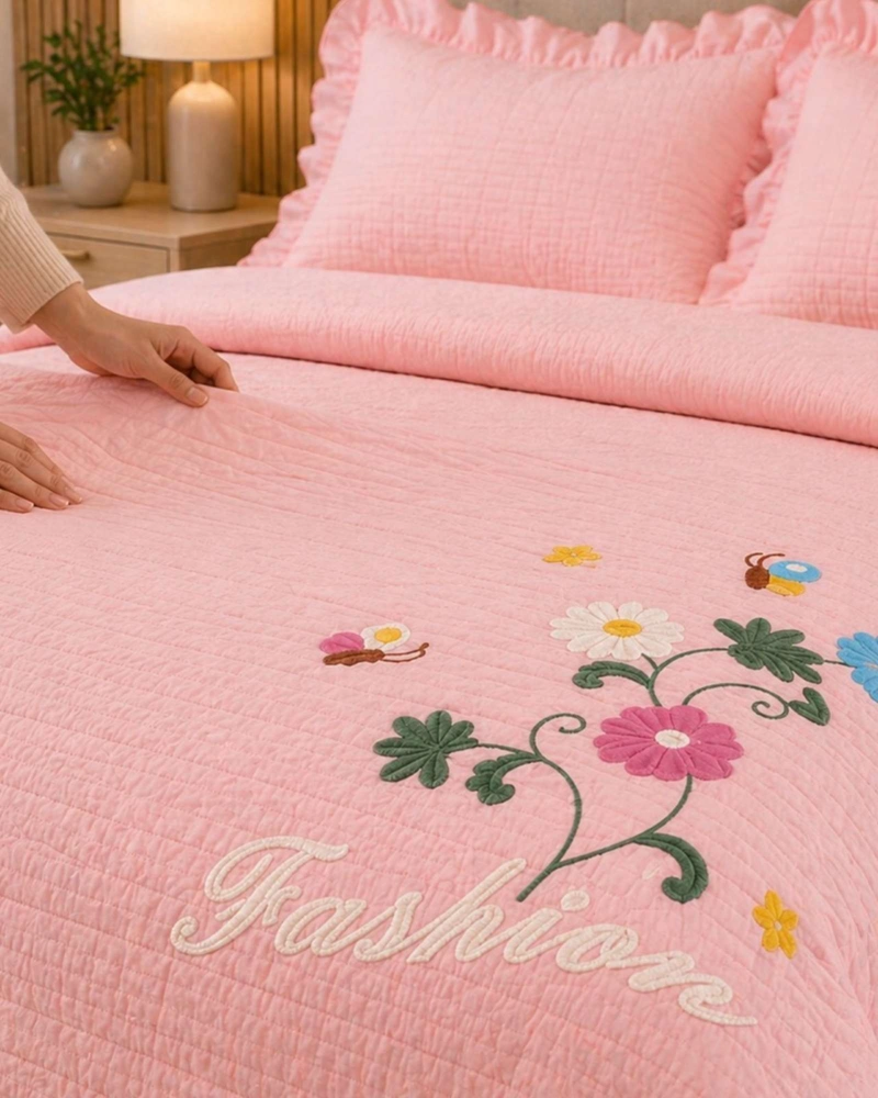 QUILT CUBRECAMA  VERANO ESTAMPADO FLORAL CON BOBOS 2 PLAZAS - 4