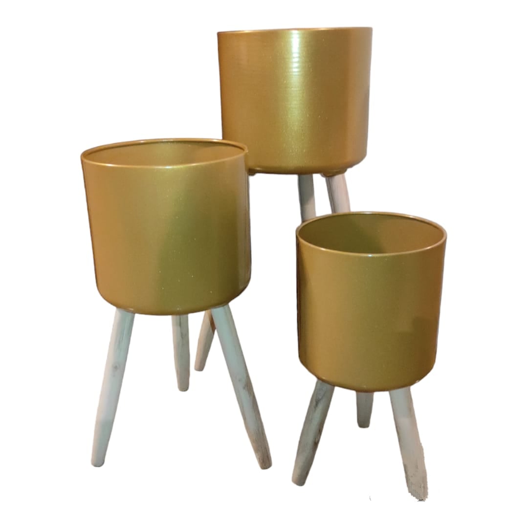 SET 3 PORTA MACETEROS METALICOS COLOR DORADO - 1