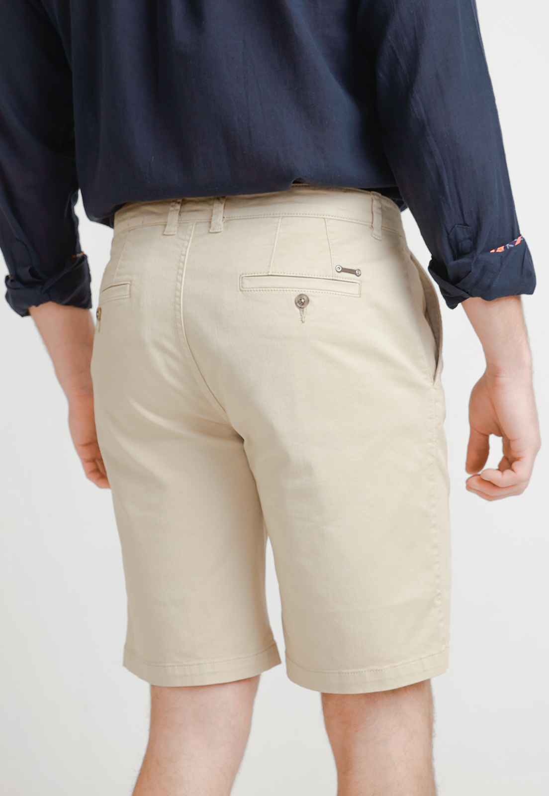 BERMUDA HOMBRE ALGODON LISO SLIM VALERIO BEIGE - 2