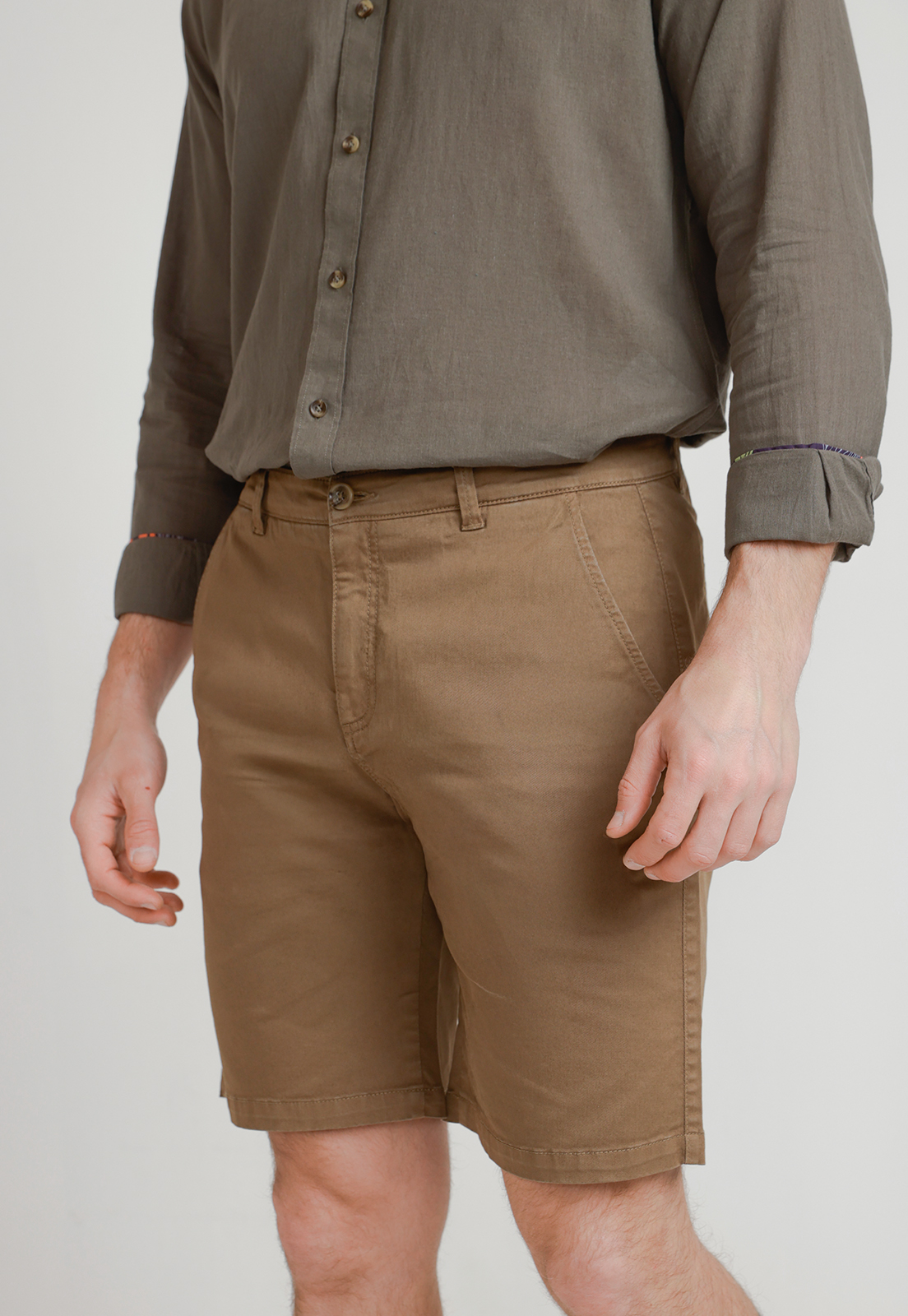 BERMUDA HOMBRE ALGODON LISO SLIM VALERIO KHAKI - 1