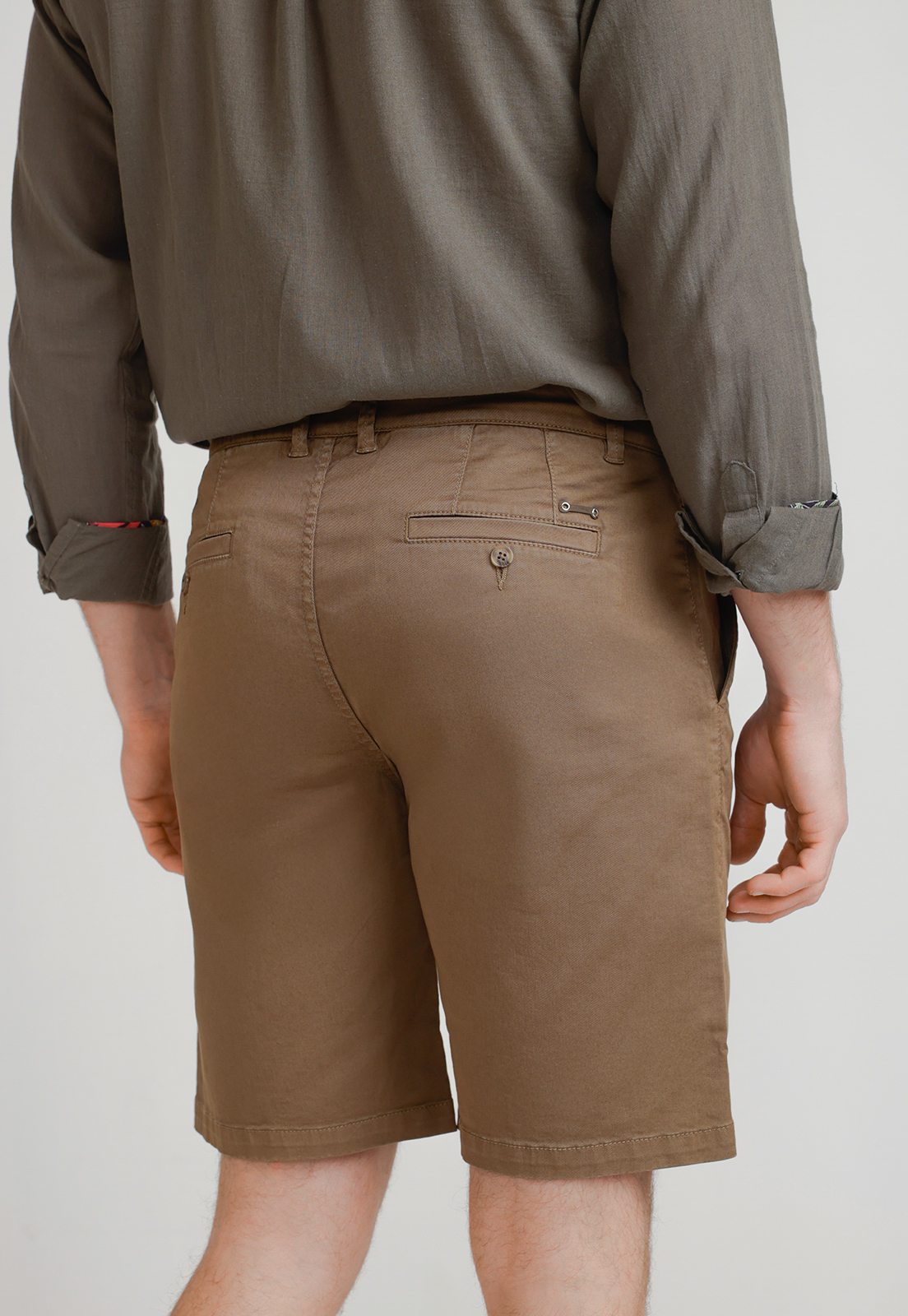BERMUDA HOMBRE ALGODON LISO SLIM VALERIO KHAKI - 2