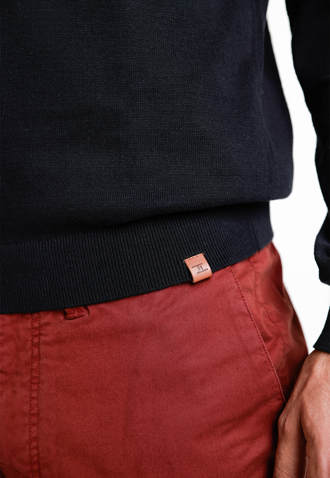 SWEATER HOMBRE CUELLO V PARROT NEGRO - 3