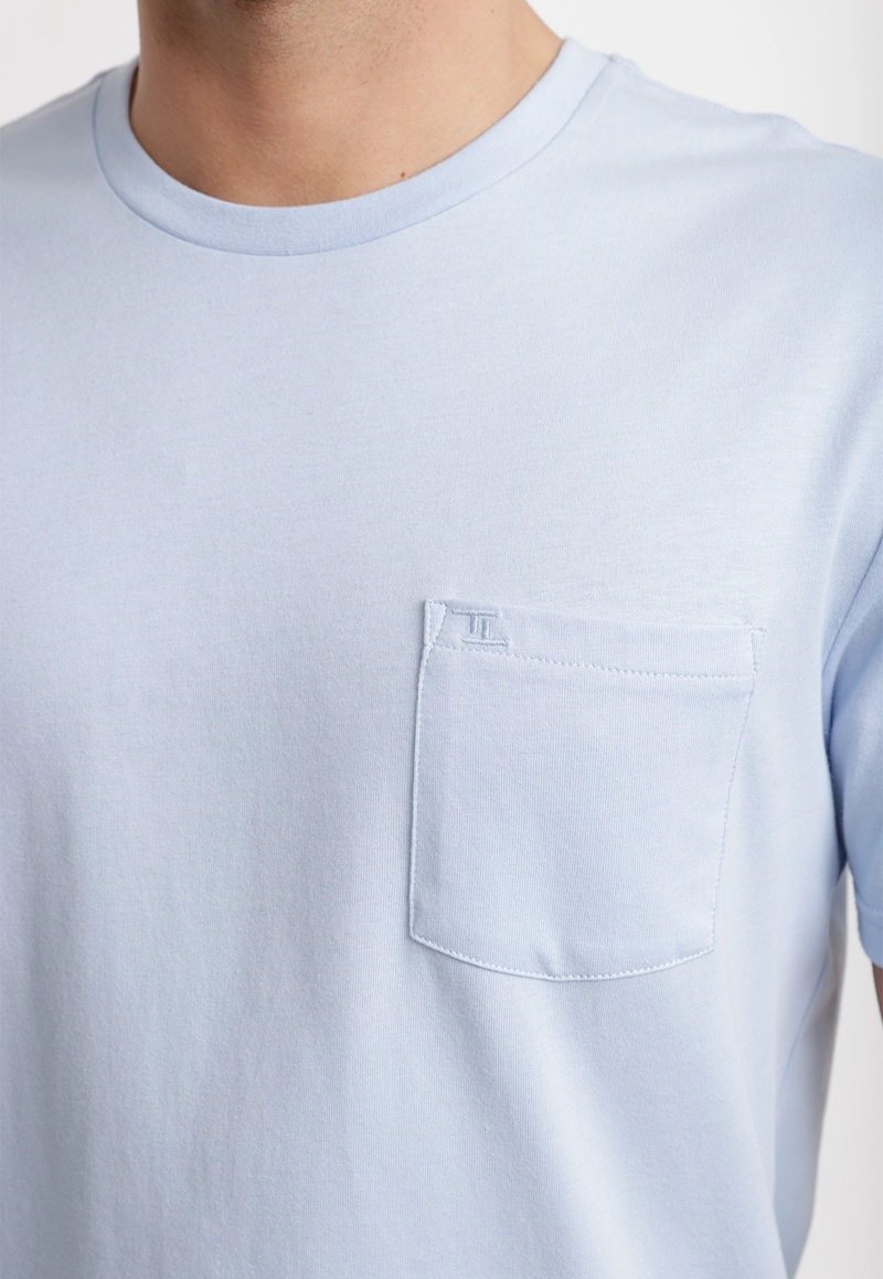 POLERA CUELLO C ALGODON PIMA MARCUS CELESTE - 3