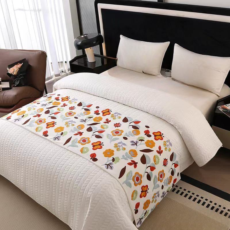 PIECERA DE CAMA BORDADA DECORATIVA 60X200 CM - 1