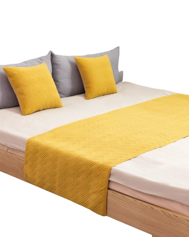 JUEGO DE PIECERA DE CAMA MAS 2 COJIN CON FUNDAS MODELO PLUSH AMARILLO - 3