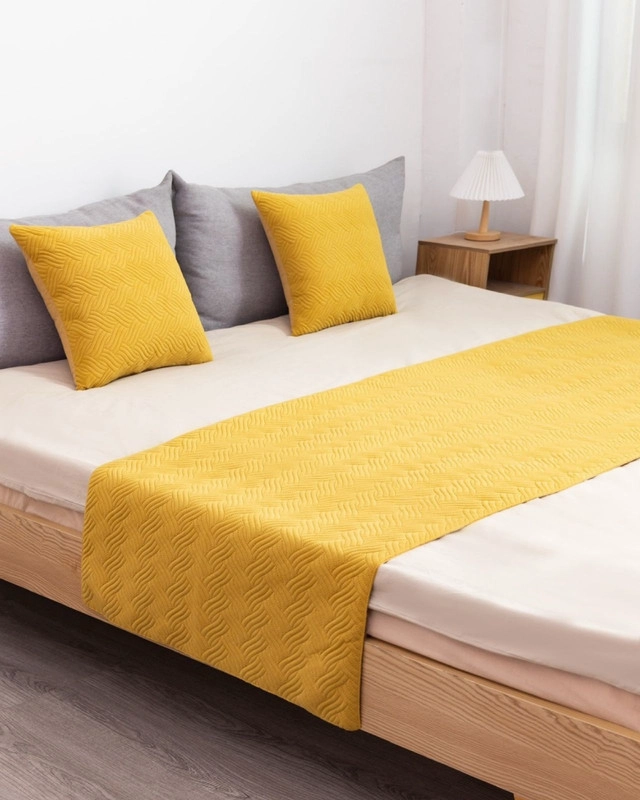 PIECERA DE CAMA DECORATIVA MODELO PLUSH AMARILLO - 1