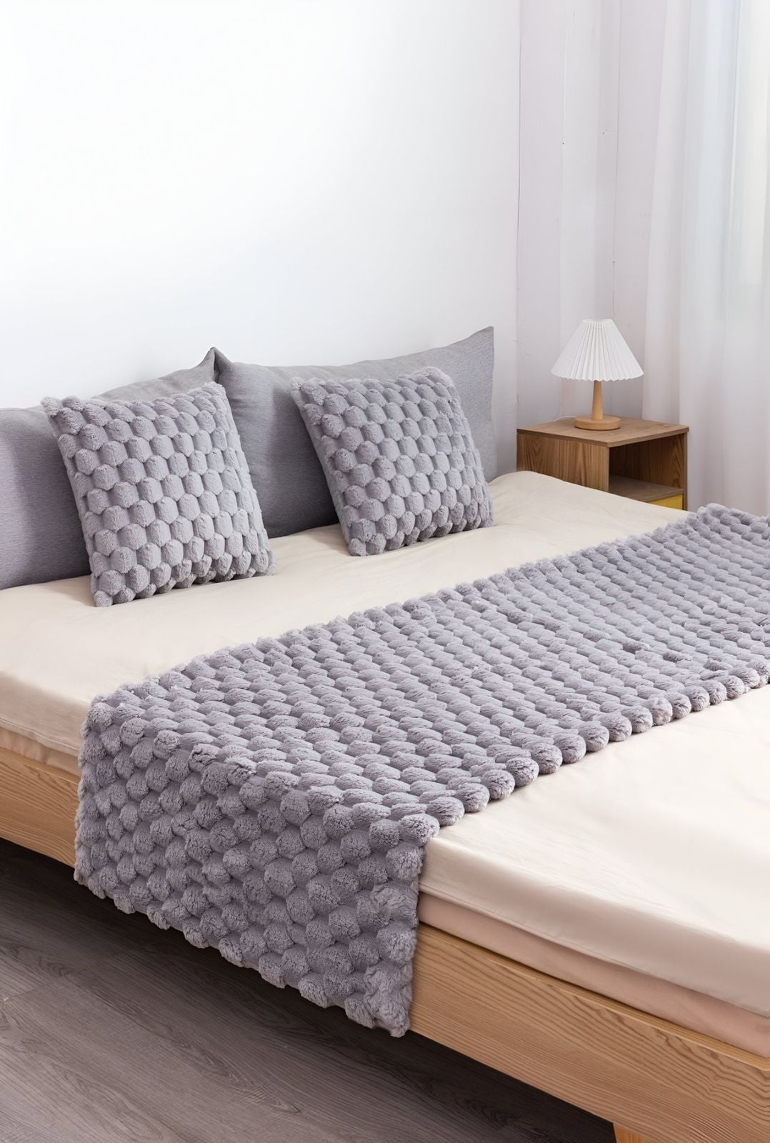 JUEGO DE PIECERA DE CAMA CON 2 FUNDAS MODELO PERLA GRIS - 1