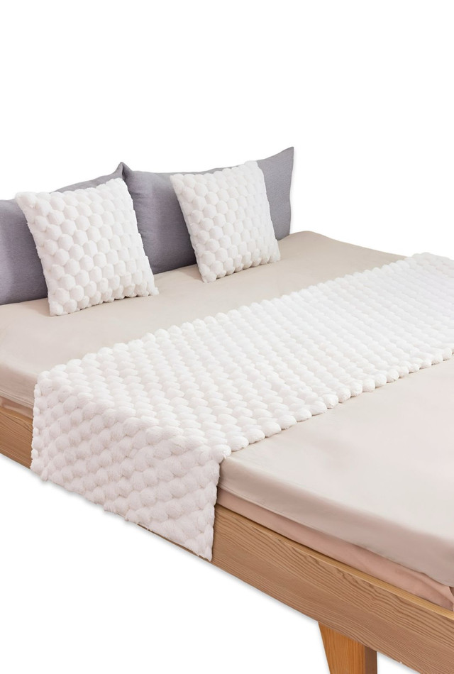 JUEGO DE PIECERA DE CAMA CON 2 FUNDAS MODELO PERLA  BLANCO - 2