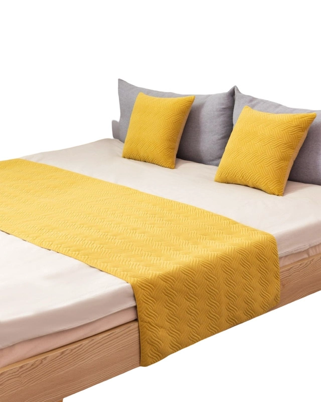JUEGO DE PIECERA DE CAMA CON 2 FUNDAS MODELO PLUSH AMARILLO - 2
