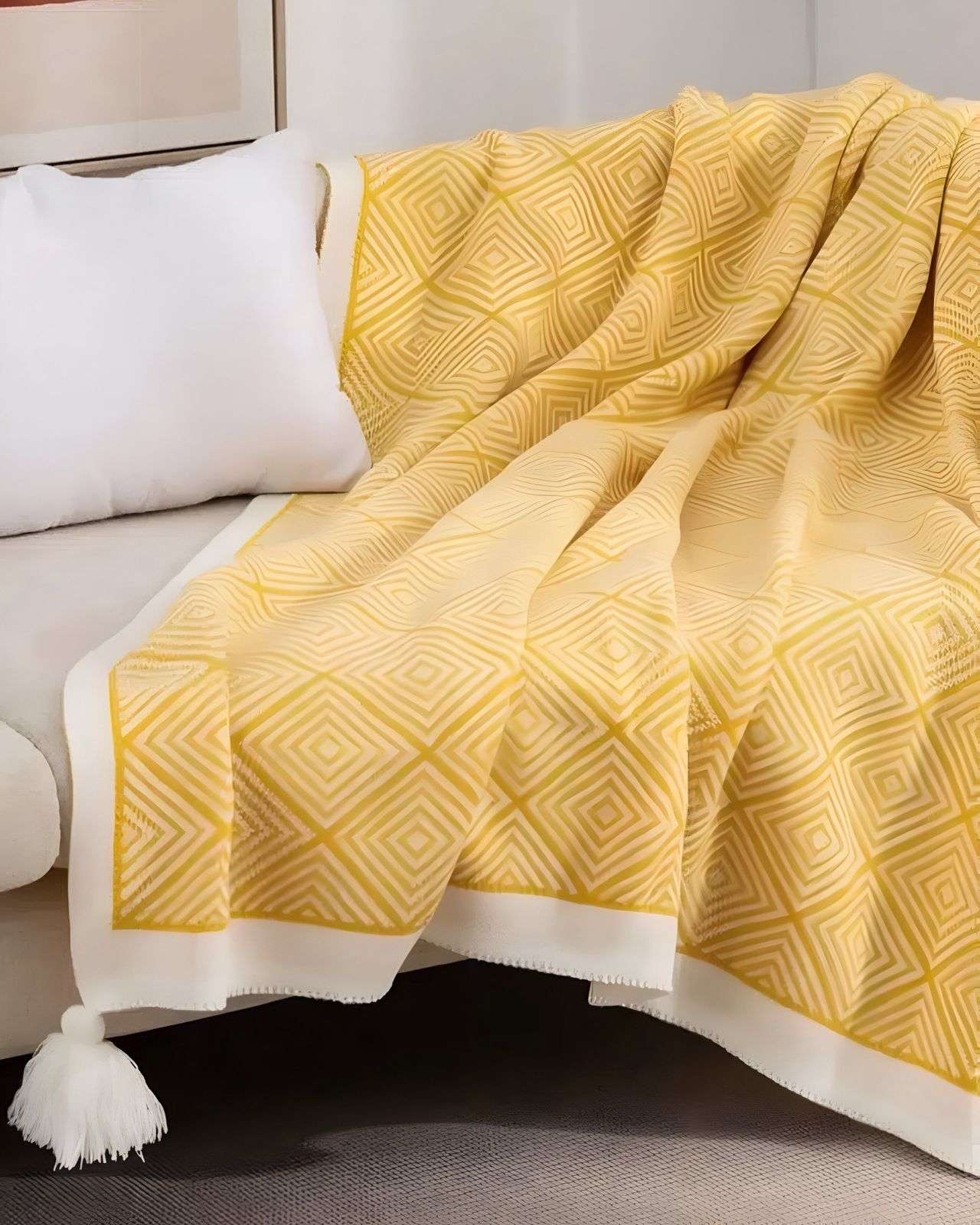 MANTA MULTIUSOS CON POMPON 130X150 CM AMARILLO - 3