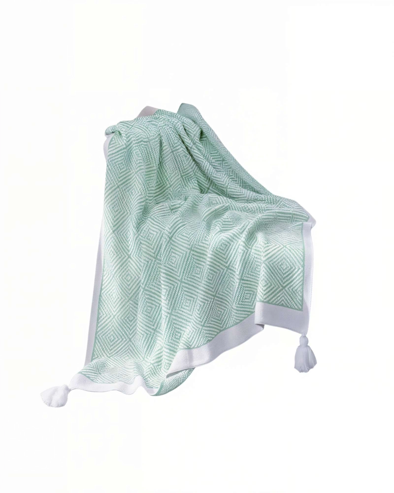 MANTA DECORATIVA CON BORLAS Y ESTAMPADO GEOMETRICO DE ROMBO COLOR VERDE - 1