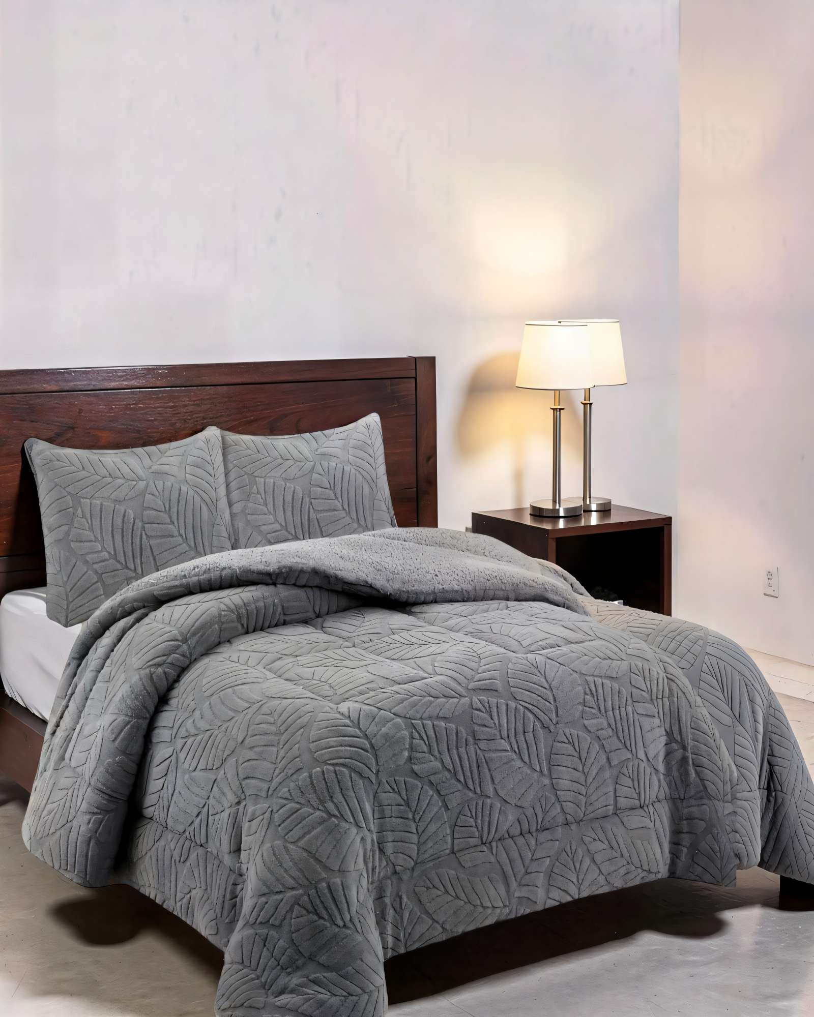 CUBRECAMA CON RELIEVE EN FORMA DE HOJAS KING COLOR GRIS CLARO - 3