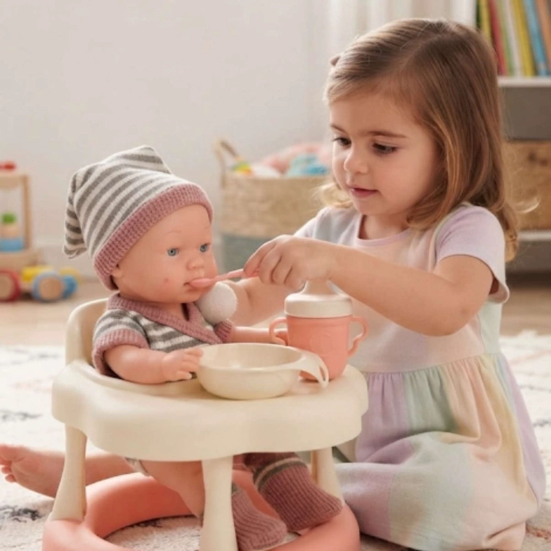 MUÑECA CON SILLA DE COMER DE 23CM - 2
