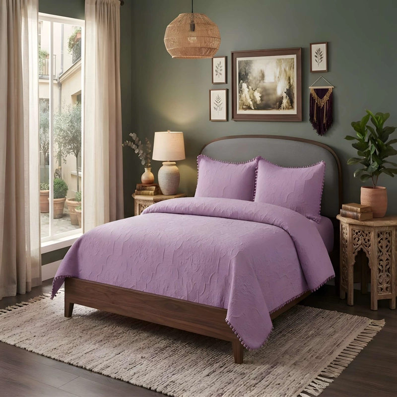 CUBRECAMA CON POMPONES KING COLOR MORADO - 1