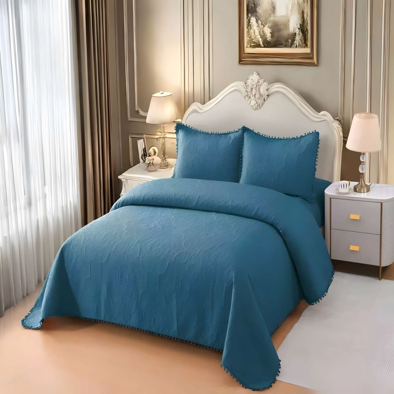 CUBRECAMA CON POMPONES KING COLOR AZUL - 1