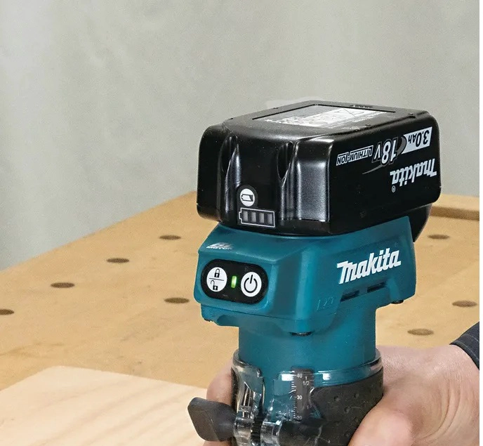 FRESADORA 18V 30.000 RPM 2,5 KG BL XPT MAKITA DRT52FN001 - 2