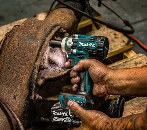PISTOLA LLAVE IMPACTO 18V 3/8'' 300 NM (4 AH) MAKITA DTW302 - 4