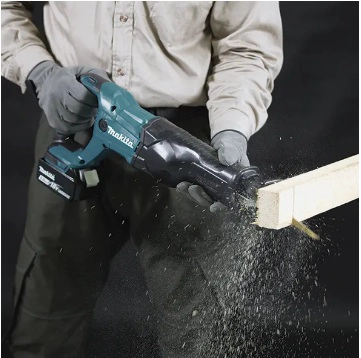 SIERRA SABLE VEL. VARIABLE 0-2.800 CAPACIDAD MAXIMA CORTE 130 MM. 3,5 KG MAKITA DJR186RFE - 3