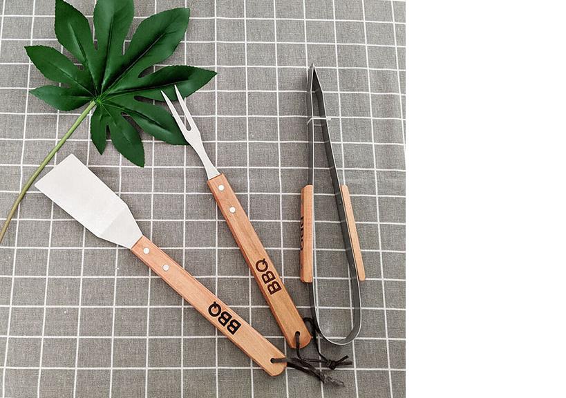 KITS 3 PARRILLERO ESPÁTULA TENEDOR, PINZA ASADO MANGO MADERA - 3