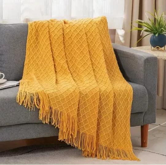 MANTA DECORATIVA TEJIDA PARA SILLÓN, PIECERA O CAMA COLOR AMARILLO - 2