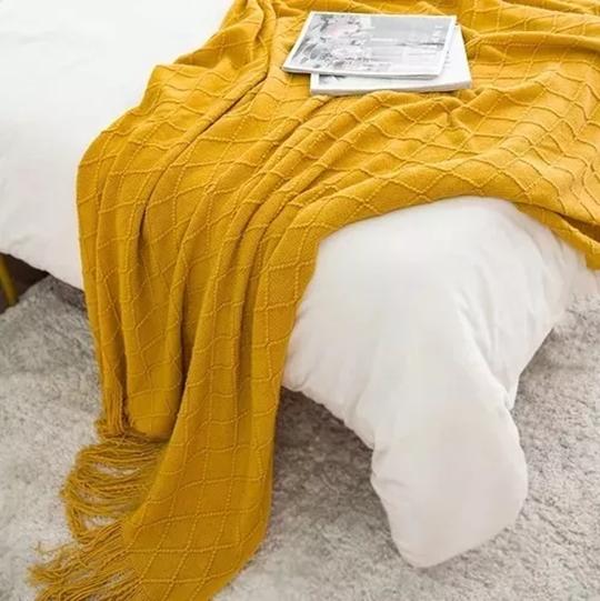 MANTA DECORATIVA TEJIDA PARA SILLÓN, PIECERA O CAMA COLOR AMARILLO - 3