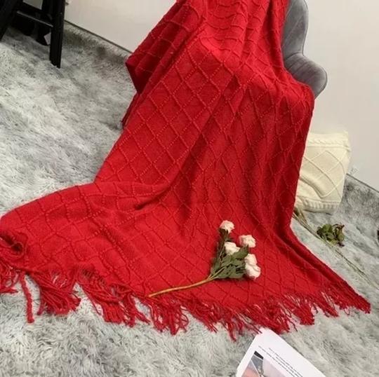 MANTA DECORATIVA TEJIDA PARA SILLÓN, PIECERA O CAMA COLOR ROJO - 2