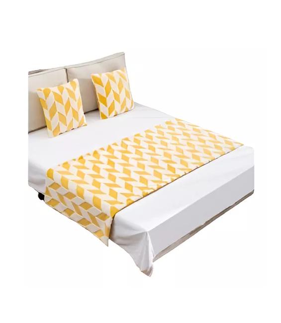 PIECERA PELUDA CON 2 FUNDAS DE COJÍN COLOR AMARILLO - 1
