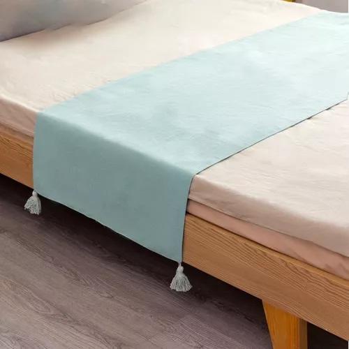 PIECERA PARA CAMA 2 PLAZA - KING EN LINO POMPONES 70X210 CM COLOR AGUA - 3