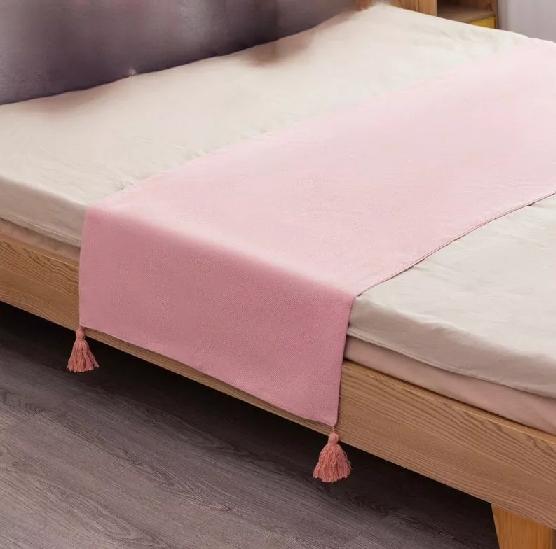 PIECERA PARA CAMA 2 PLAZA - KING EN LINO POMPONES 70X210 CM COLOR ROSA - 3
