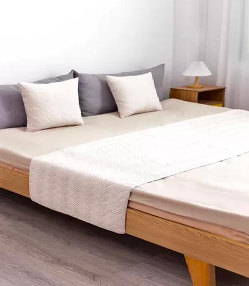 PIECERA DE CAMA TERCIOPELO PLUSH KING + 2 FUNDAS 70X210 CM COLOR CREMA - 2