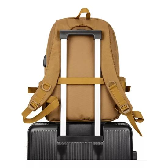 MOCHILA 35L IMPERMEABLE CON ENTRADA USB COLOR CAFÉ - 3