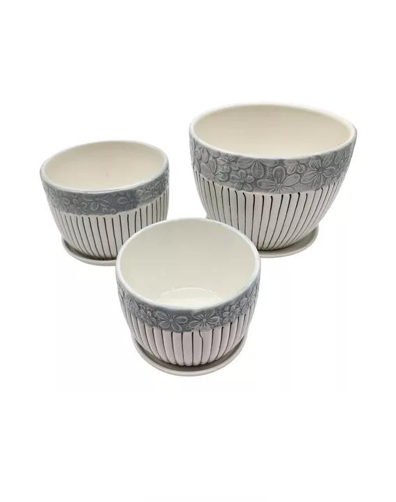 SET DE 3 MACETEROS CERÁMICA BLANCA CON FLORES Y LÍNEAS - 4