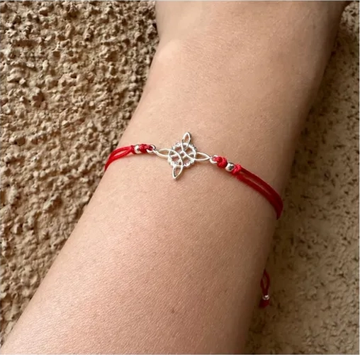 PULSERA NUDO BRUJAS HILO ROJO PLATA FINA - 3