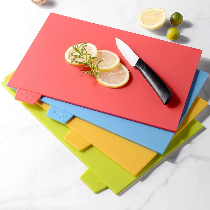 SET DE 4 TABLAS PARA CORTAR Y PICAR DE PLASTICO COLORES DELGADO ROJO - 3