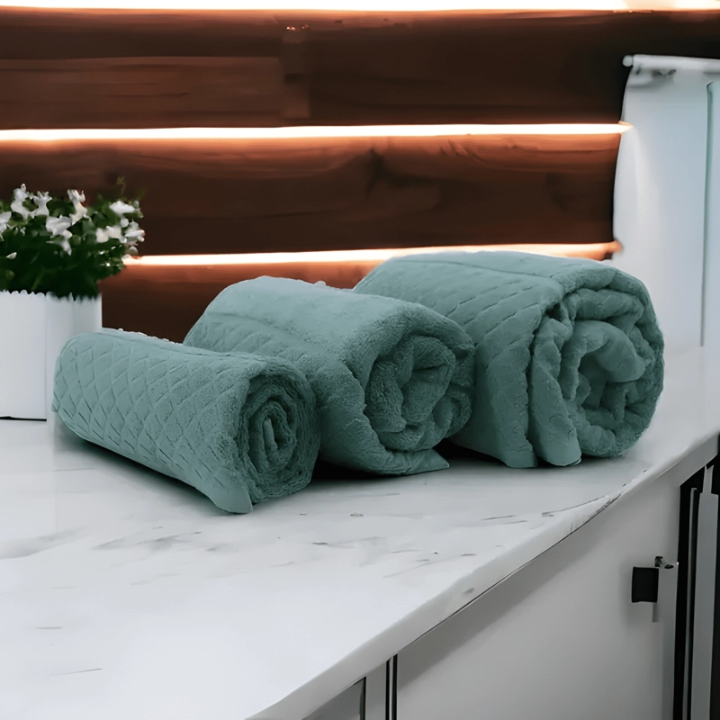 TOALLA DE BAÑO ALGODON 70X130 CM CON BORDADO HOMEY VERDE - 1