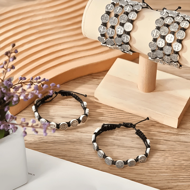 2 PIEZAS PULSERAS SAN BENITO PROTECCION BUENA SUERTE REGALO - 1