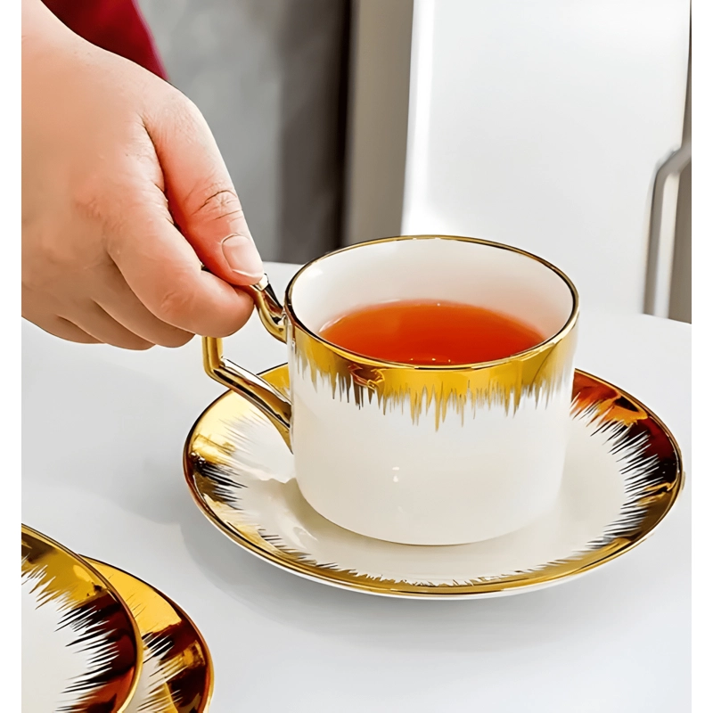 JUEGO DE 6 TAZAS DE TE  Y PORCELANA CON DETALLES DORADOS CAFE - 3