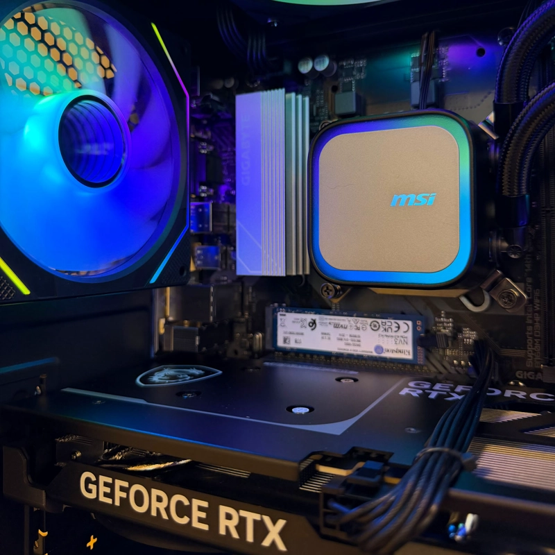 PC GAMER INTEL CORE ULTRA 5 225F 10-CORE + 32GB DDR5 + RX 9070 XT 16GB - 5