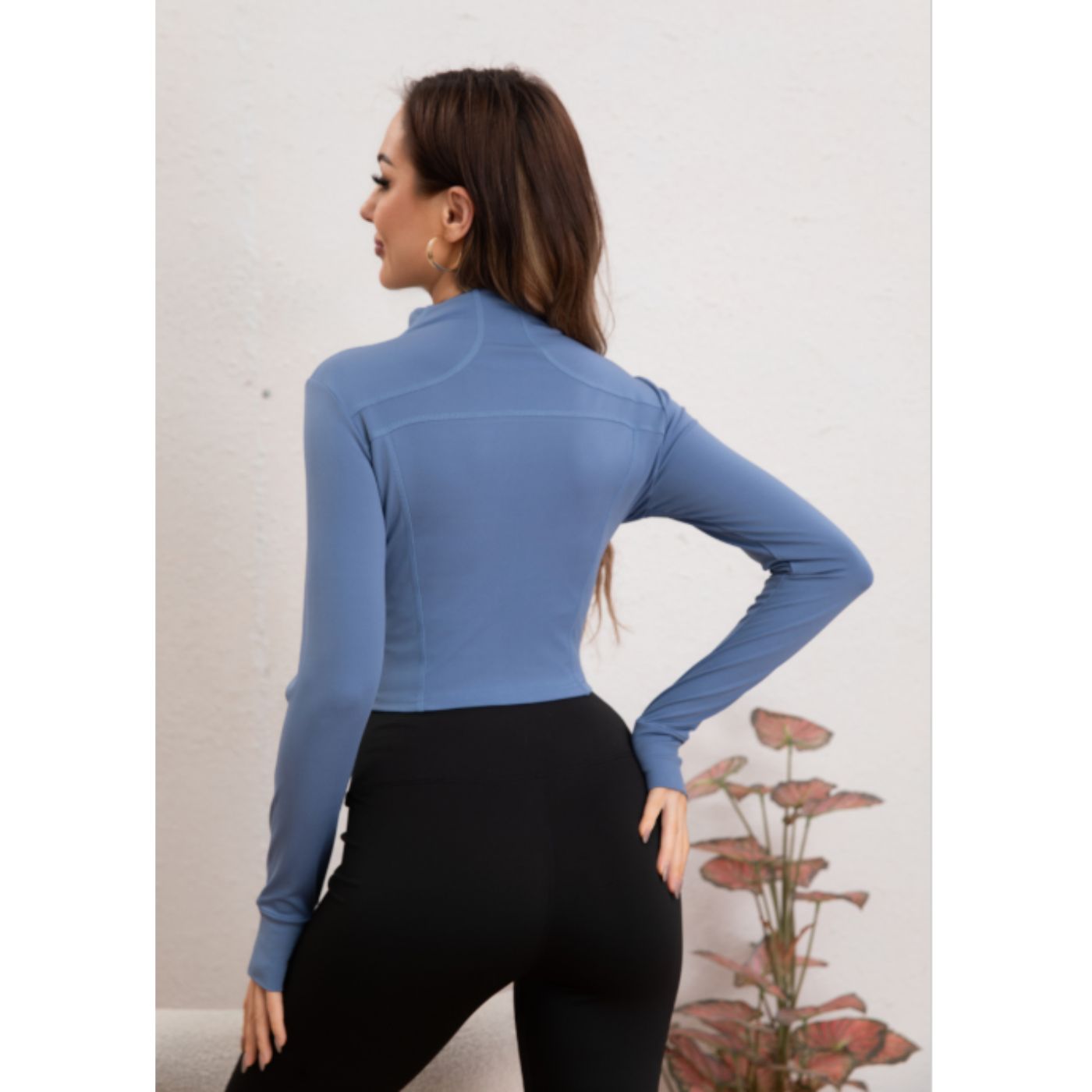 POLERON DEPORTIVO MUJER CORTO ELASTICADO CORTE ENTALLADO CIERRE 7016 - 3