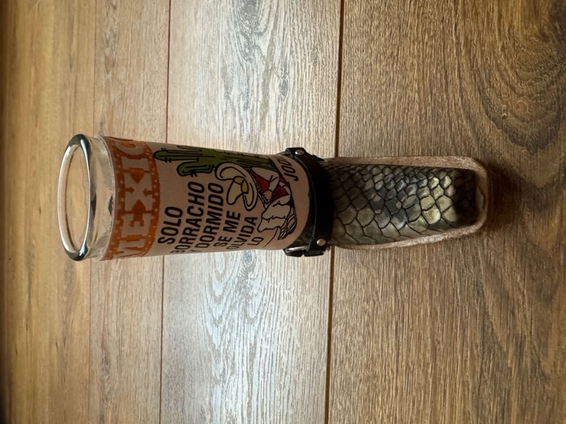 VASO SHOT TEQUILERO CON BOTA FORRO CUERO ORIGINAL MEXICANO A - 1