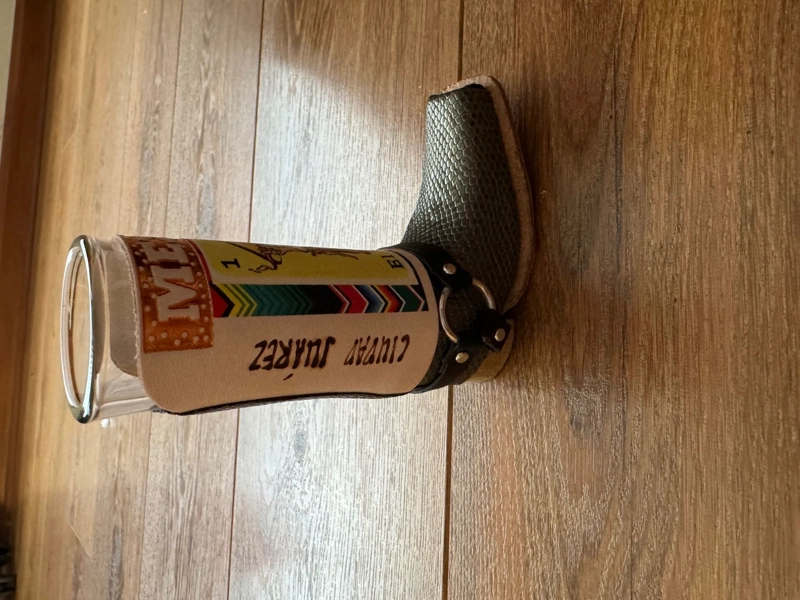 VASO SHOT TEQUILERO CON BOTA FORRO CUERO ORIGINAL MEXICANO F - 2