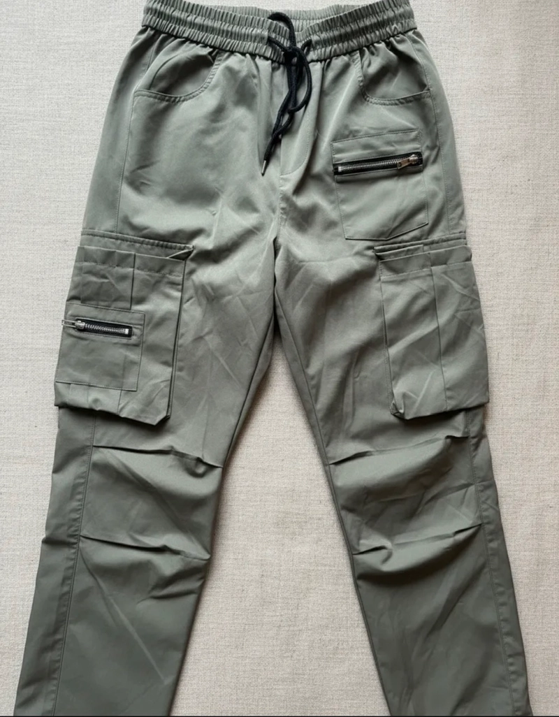 PANTALON CARGO JOGGER HOMBRE VERDE MILITAR BOLSILLOS (USADO) - 2