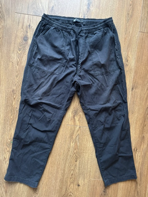 PANTALON CASUAL NEGRO HOMBRE ELASTICA PULL&BEAR TALLA L (USADO) - 2
