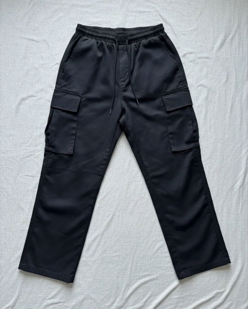 PANTALON CARGO NEGRO URBANO CON CORDON AJUSTABLE (USADO) - 2