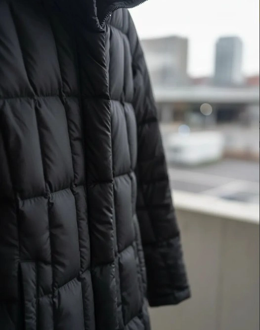 PARKA THE NORTH FACE IMPERMEABLE LARGA CON GORRO NEGRA POCO USO - 2