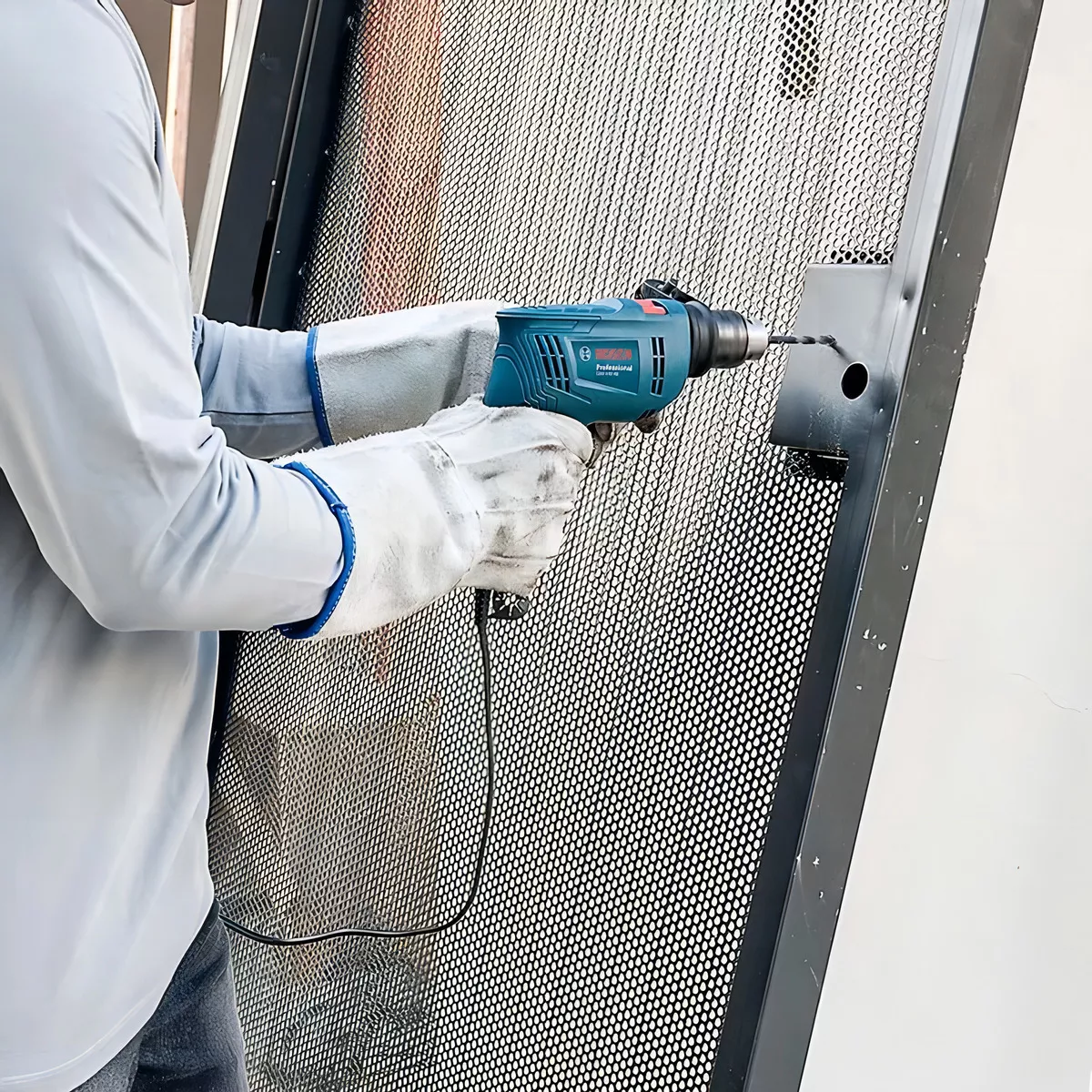 TALADRO PERCUTOR ATORNILLADOR ELÉCTRICO DE 13MM BOSCH GSB 550 550W + ACCESORIO CON MALETÍN DE TRANSP - 4